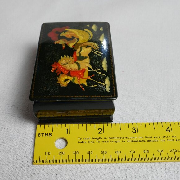 Russian Lacquered Trinket Box With Fairy Tale Scene & Hinged Lid - 3.5" x 2" VTG - Picture 6 of 6